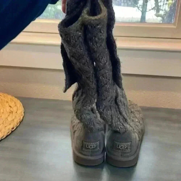 UGGS Women’s Woven Boots - Picture 3 of 7